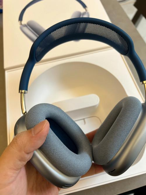The all-new generation of over-ear headphones, AirPods Max 2
