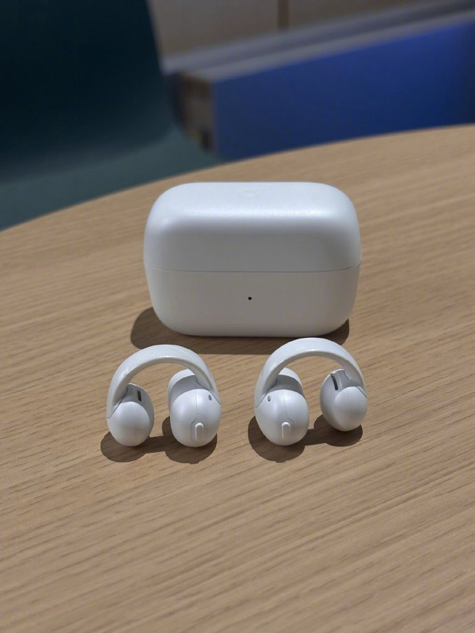 Clip-on earphones, 2026 new model