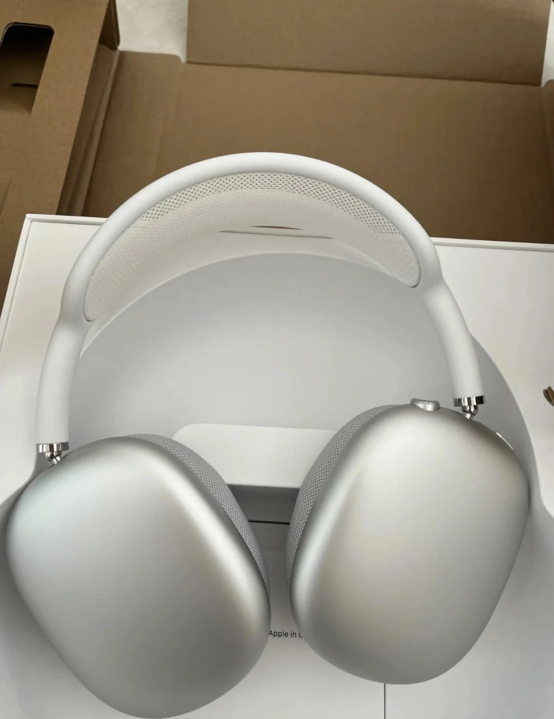 The all-new generation of over-ear headphones, AirPods Max 2